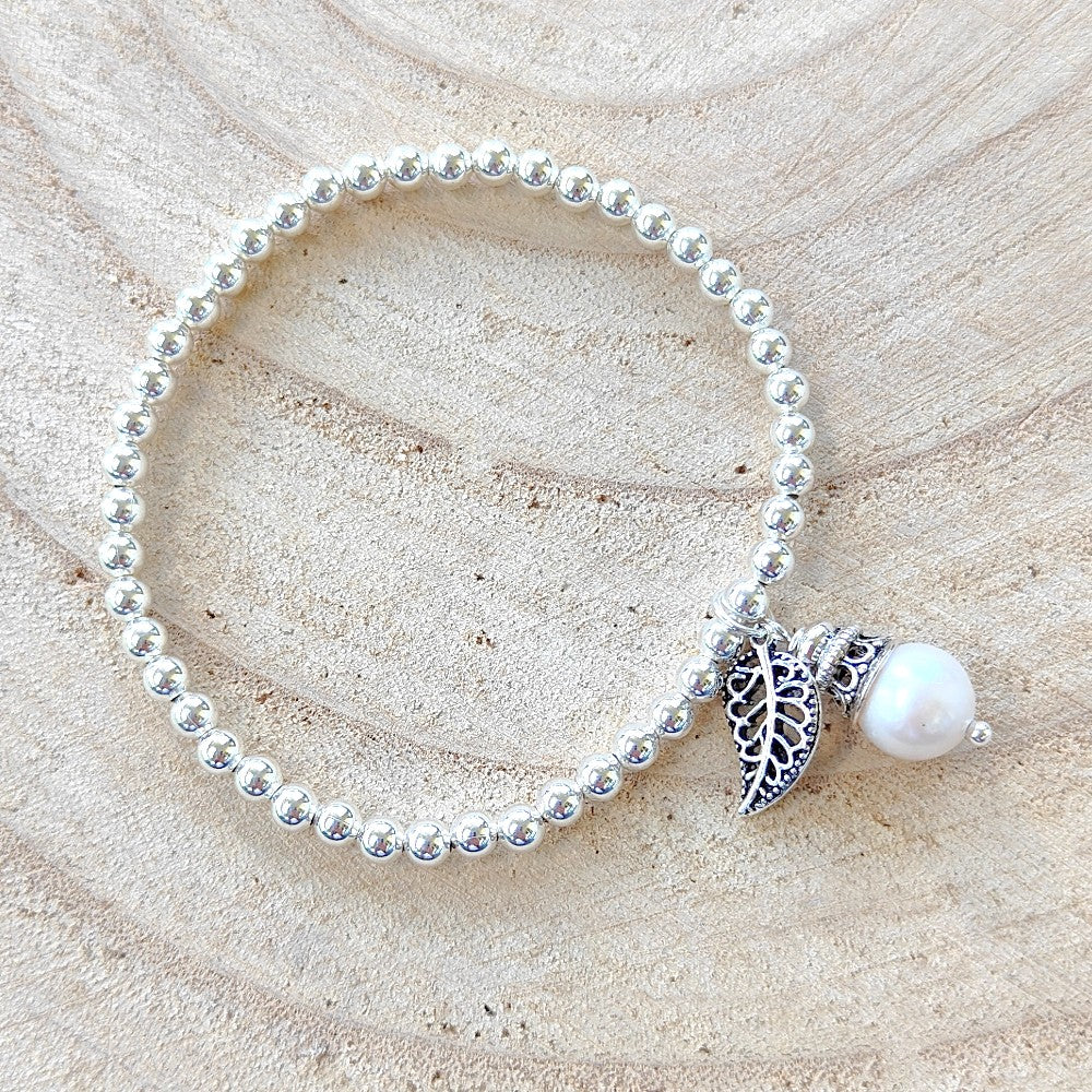 Armband met echte parel en bedel